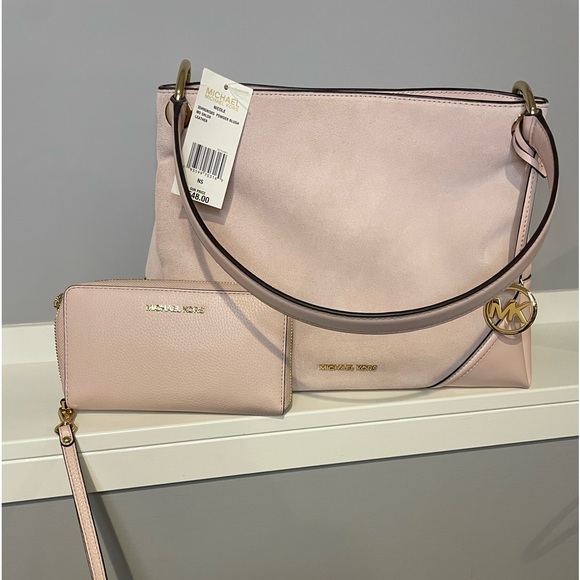 Micheal Kors medium sized handbag - Picture 2 of 5